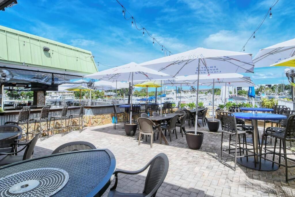 Waterfront, Pool, Tiki Bar & Grill, Gym, Location! Lejlighed Sarasota Eksteriør billede