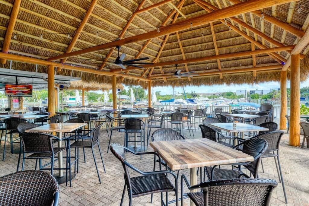 Waterfront, Pool, Tiki Bar & Grill, Gym, Location! Lejlighed Sarasota Eksteriør billede